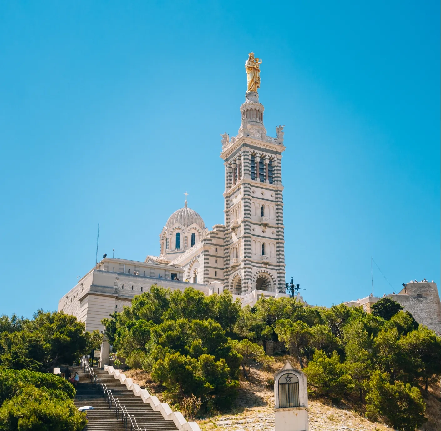 Vue de la basilique Notre-Dame-de-la-Garde à Marseille
